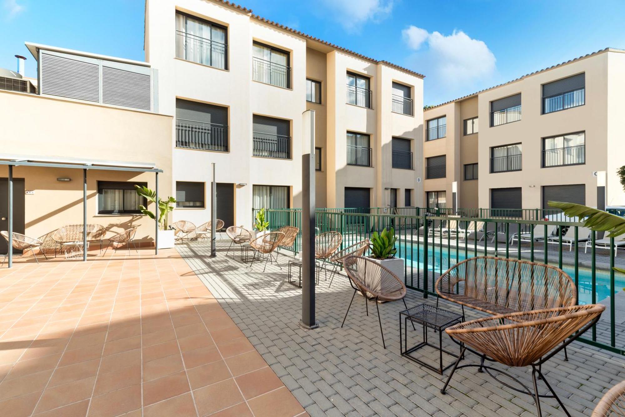 Castell Beach Aparthotel Castelldefels Exterior photo